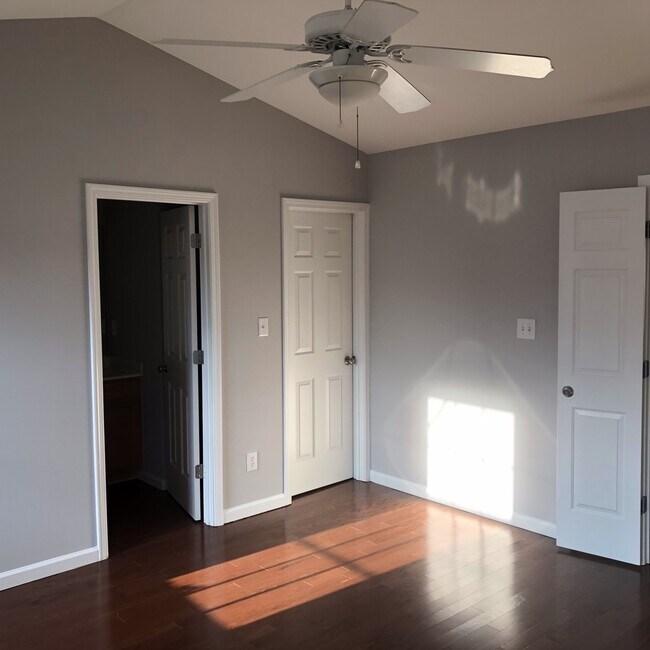 Foto del edificio - Amazing 3 Bedroom Home in North East Raleigh
