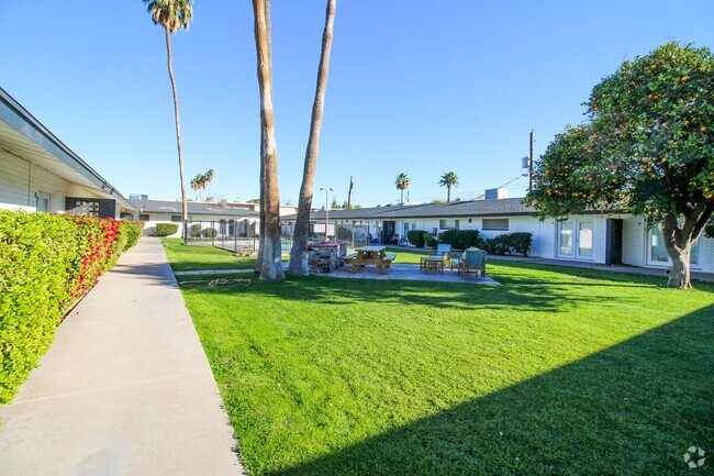 Building Photo - Town & Country Apartments