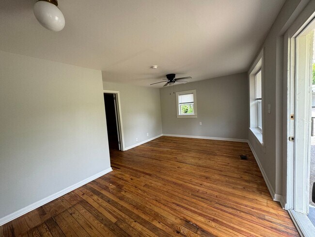 Foto del edificio - 1 Bedroom with water and electric included close to downtown Morganton!
