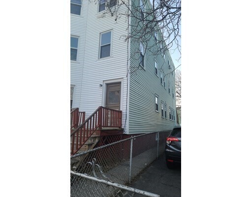 Building Photo - 26 Dickens St