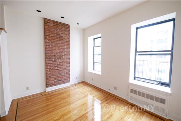 Foto principal - 328 E 34th St