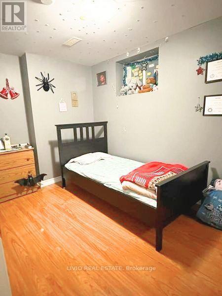 Building Photo - 55 Peachleaf Crescent