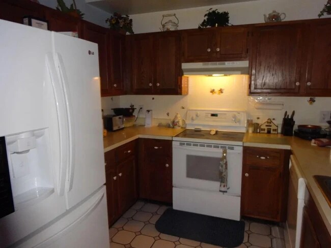 Foto del edificio - 7915 Blairwood Cir N