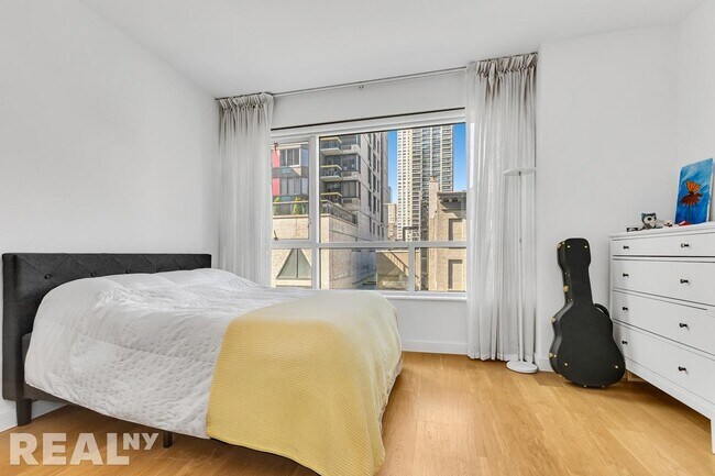Foto del edificio - 301 E 61st St