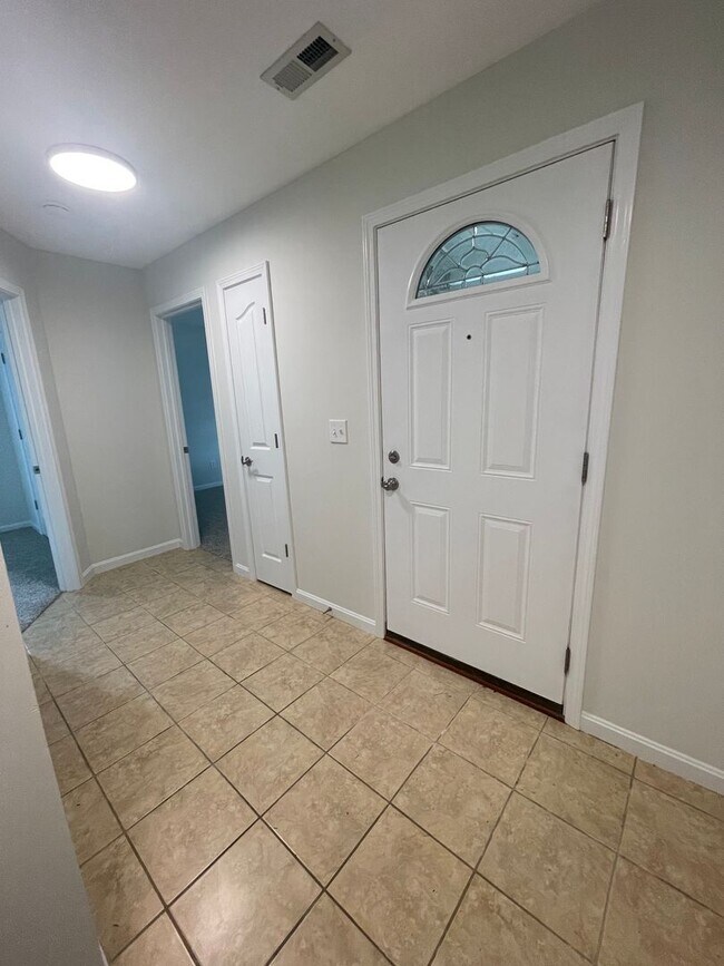 Building Photo - Nice ranch home