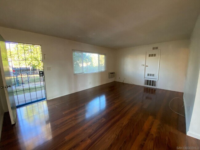 Foto del edificio - 253 N Cedar St
