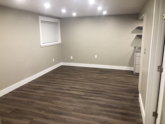 Building Photo - 10122 Buttercup Dr