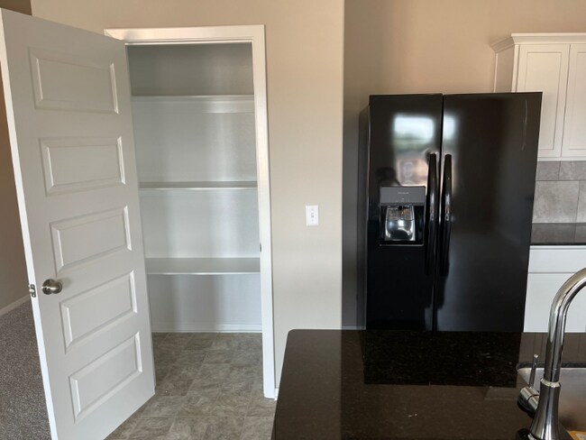 Foto del edificio - 1407 E Vangston Ct