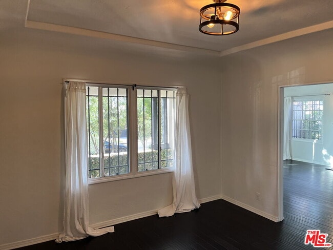 Building Photo - 622 N Formosa Ave