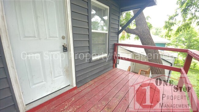 Foto del edificio - Beautiful 2 Bedroom 1 Bathroom Home in Ind...