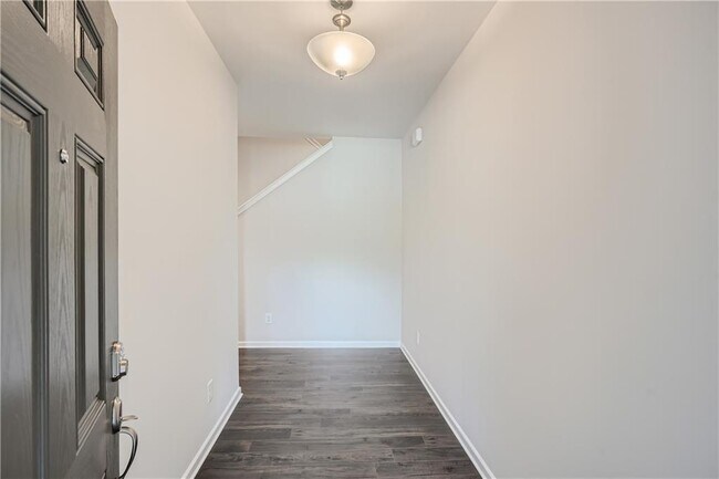 Building Photo - 1243 Park Center Cir