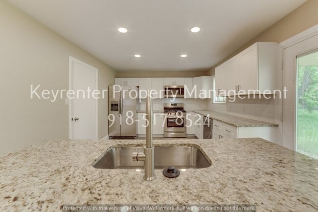 Building Photo - Recently Renovated 3 Bed 2 Bath in Collinsville!