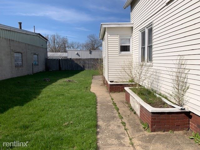 Building Photo - 3 br, 1 bath House - 710 E Mishawaka Ave