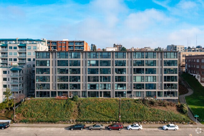 Building Photo - 400 Melrose Ave E