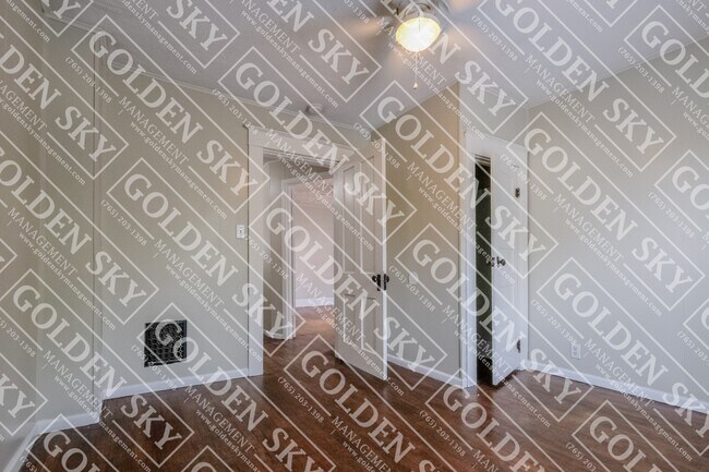 Foto del edificio - 206 E 6th St