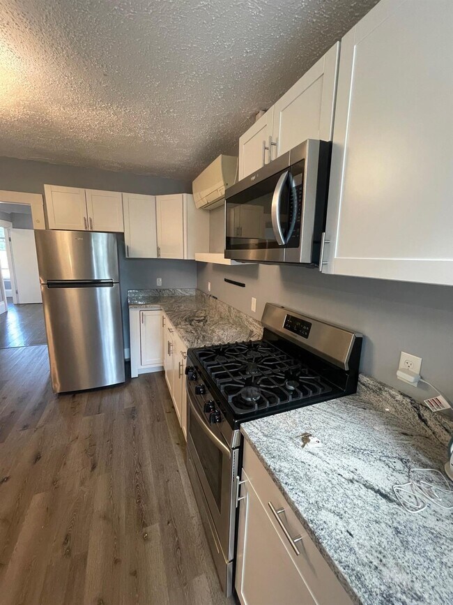 Building Photo - 318 Somerville Ave