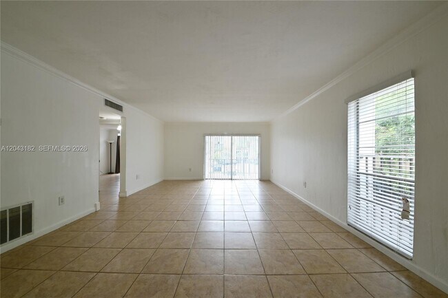 Building Photo - 6900 N Kendall Dr