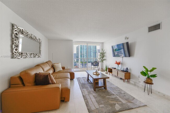 Foto del edificio - 1200 Brickell Bay Dr