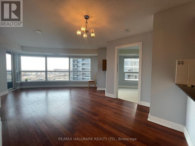 Building Photo - 135 Village Green Square