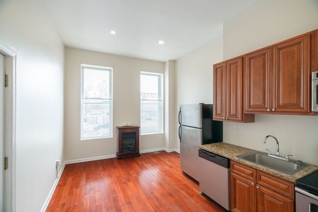 Building Photo - 1422 Christian St