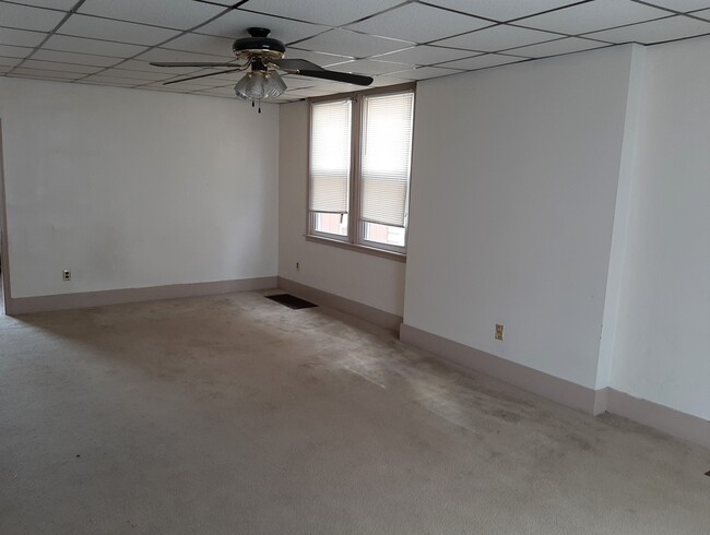 Large Living Room - 1309 16th Ave