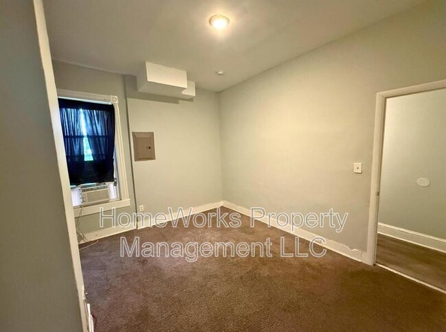 Foto del edificio - 2449 Barclay St