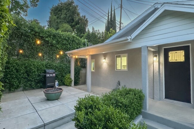 Foto del edificio - 2749 Griffith Park Blvd