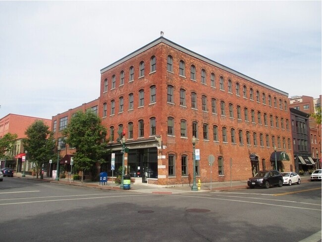 Building Photo - 202 Walton