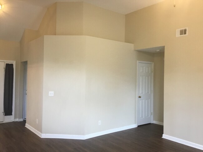 Building Photo - 55 Carlisle Ln