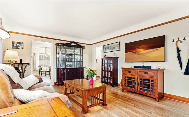 Building Photo - Cozy Renton Bungalow