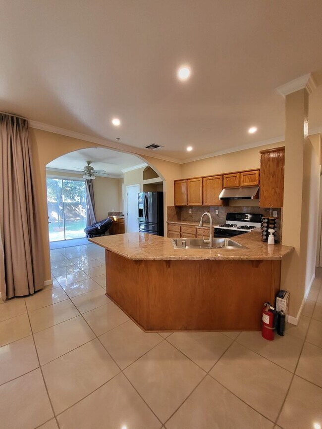 Building Photo - 920 Garcia Dr