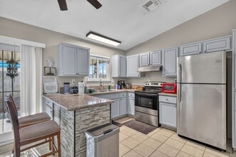 Building Photo - 3730 Greenwood Dr