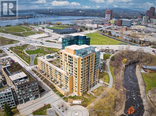 Building Photo - 250 Lett St