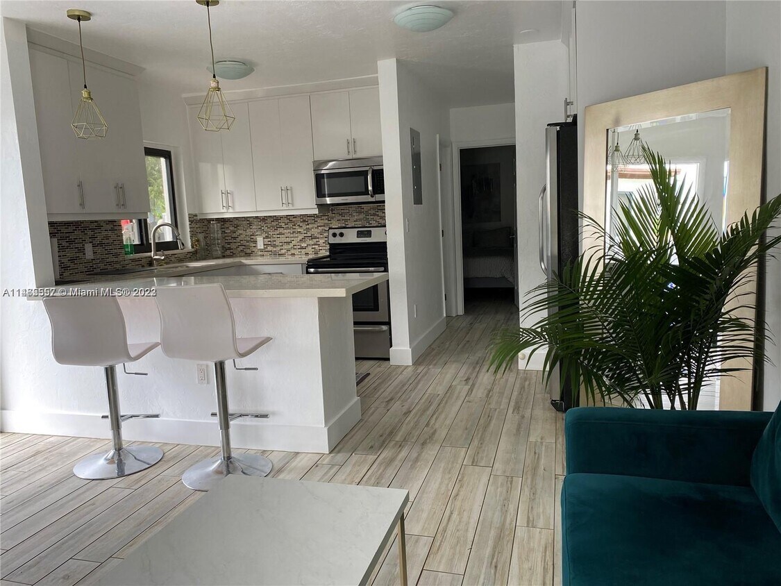 Foto principal - 3187 SW 27th St