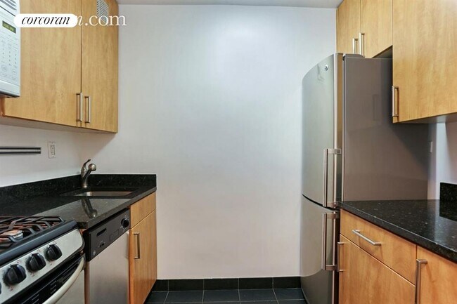Foto del edificio - 211 E 53rd St