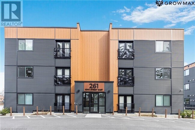 Building Photo - 261 King St E