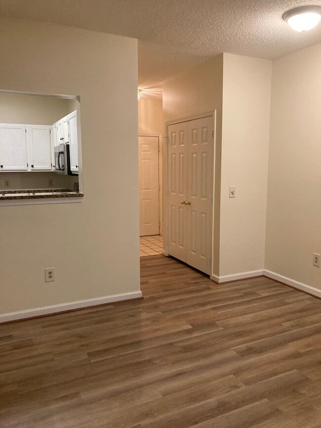 Foto del edificio - Beautiful 2 Bed 2 Bath Condo In Popular Oak Park Community - Water Included!