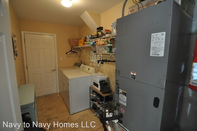 Building Photo - 1742 Chandelier Cir E