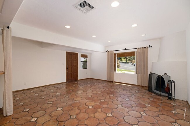 Building Photo - 10527 Troon Ave