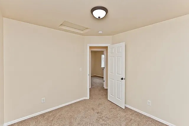 Available bedroom #2 - 471 Gunnison Way