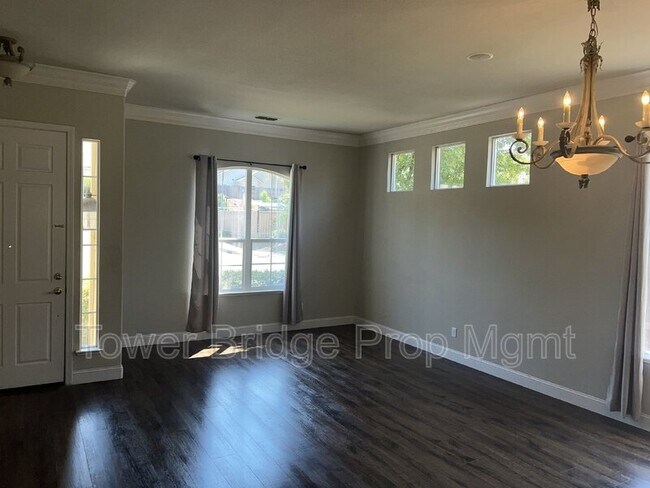 Foto del edificio - 1131 Burwick Ln