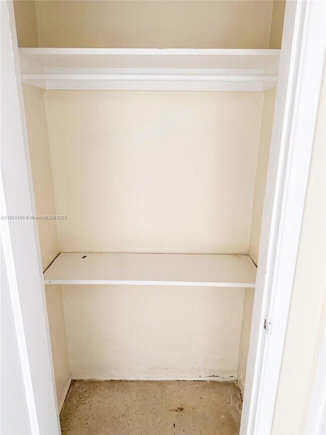 Foto del edificio - 2140 Bay Dr