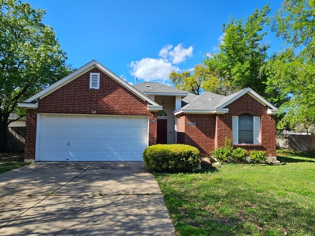 Foto del edificio - Beautiful 4 Bed / 2 Bath Single Story in the Woods At Crystal Falls