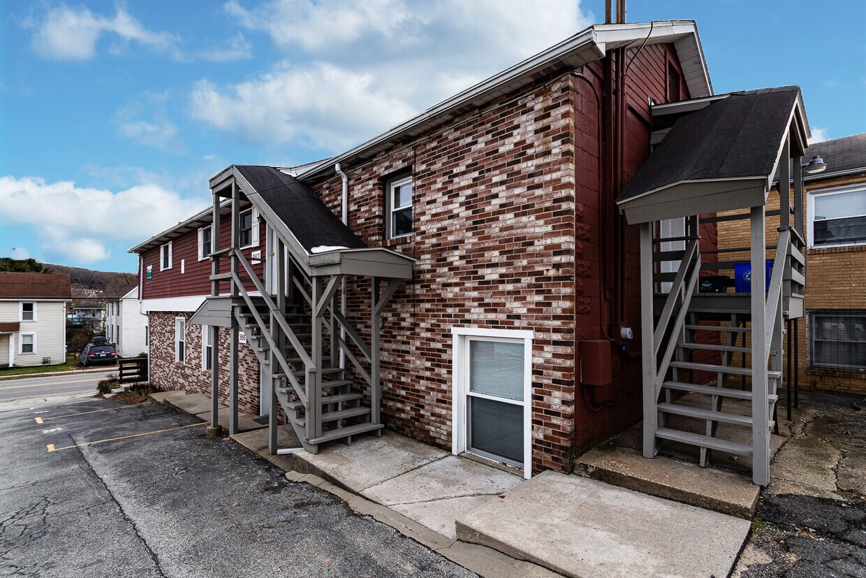 864 Wayne Ave Unit 864, Indiana, PA 15701 Room for Rent in Indiana