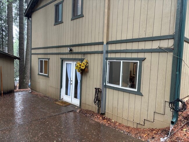Building Photo - 2854 Viona Rd