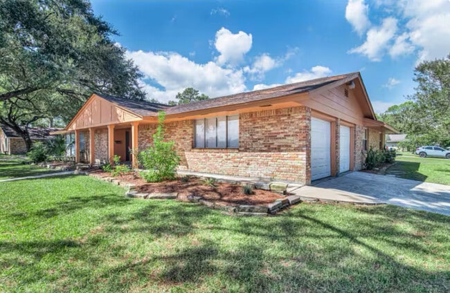 Building Photo - 1315 Reseda Dr