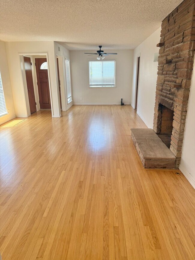 Foto del edificio - 737 E Cypress St