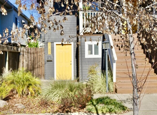 Building Photo - 1 br, 1 bath Duplex - 3153 3rd Avenue 3153