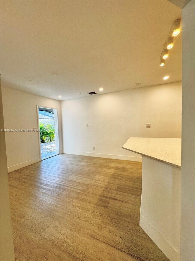 Foto del edificio - 111 NW 7th Ave