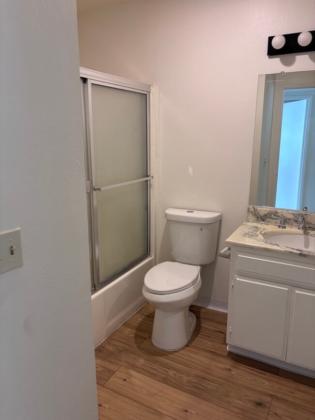 full size tub & shower bath 2 - 9950 Zelzah Ave